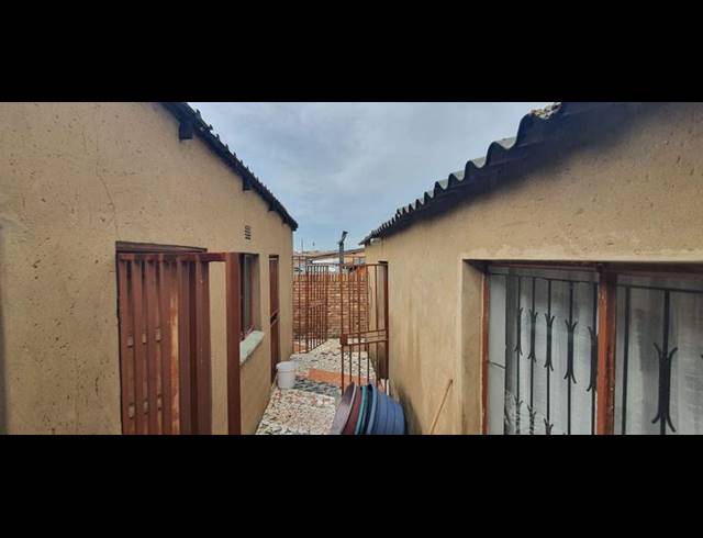 2 BEDROOM PROPERTY TO RENT IN TEMBISA EXT 7